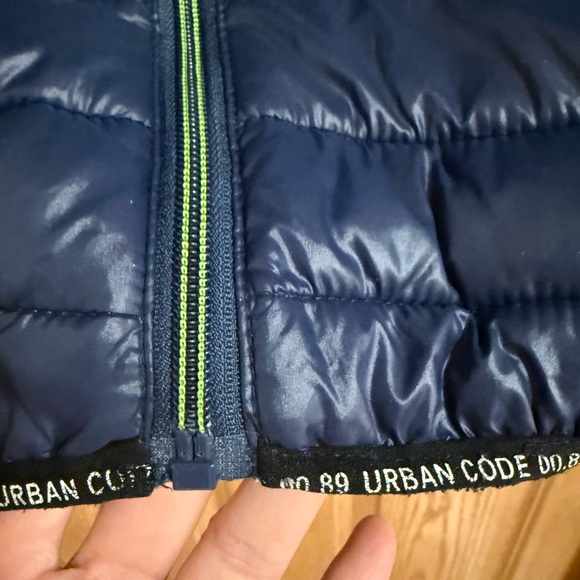 Jacket Reserved - Picture 3 of 9